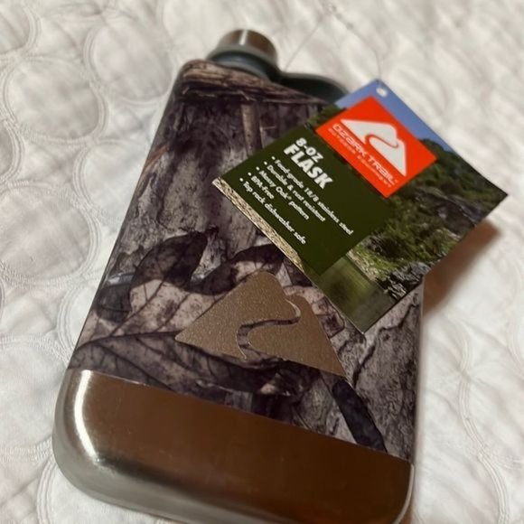 BRAND NEW OZARK TRAIL 8oz CAMO FLASK - Picture 1 of 5